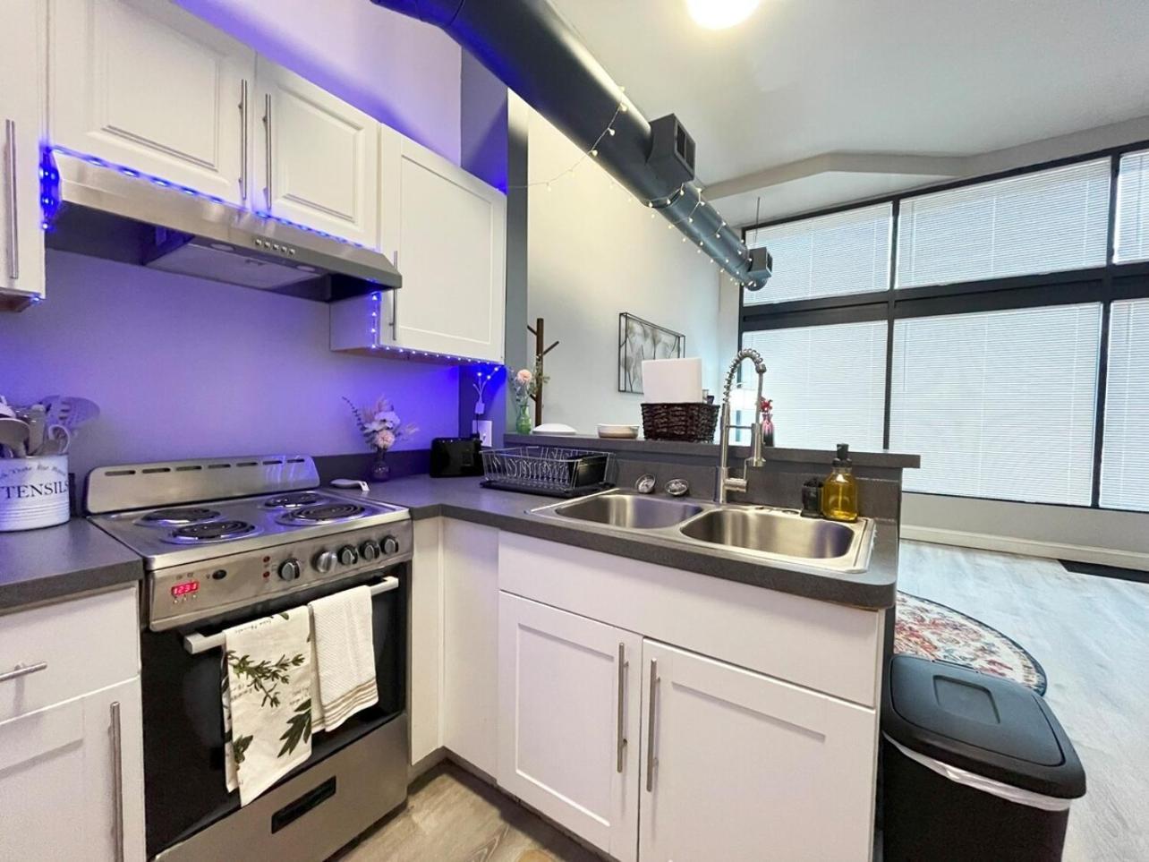 Local Modern Getaway - Ground Floor Apartment Cleveland Exterior photo